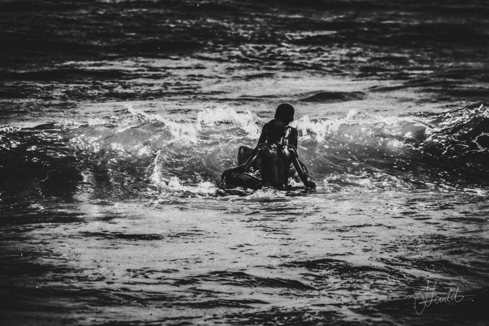Fraternité des Vagues, Vibration Côtière, Nauld Adjahuime